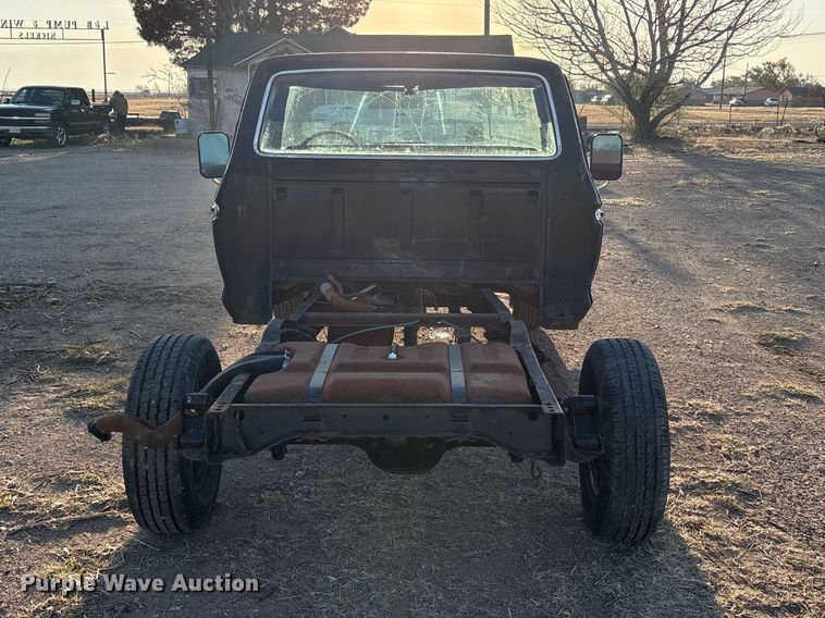 image for item FC2157 1975 Ford F100 pickup truck cab and chassis