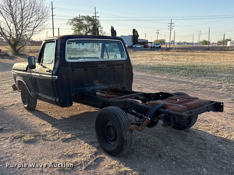image for item FC2157 1975 Ford F100 pickup truck cab and chassis