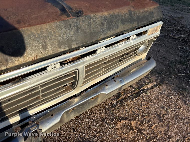 image for item FC2157 1975 Ford F100 pickup truck cab and chassis