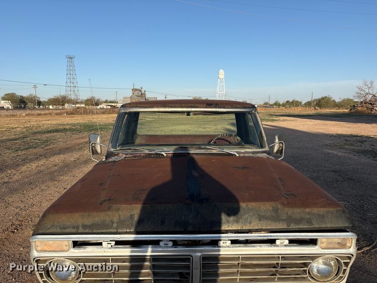 image for item FC2157 1975 Ford F100 pickup truck cab and chassis