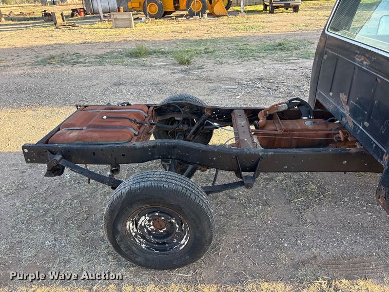 image for item FC2157 1975 Ford F100 pickup truck cab and chassis