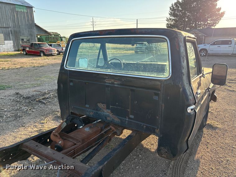 image for item FC2157 1975 Ford F100 pickup truck cab and chassis