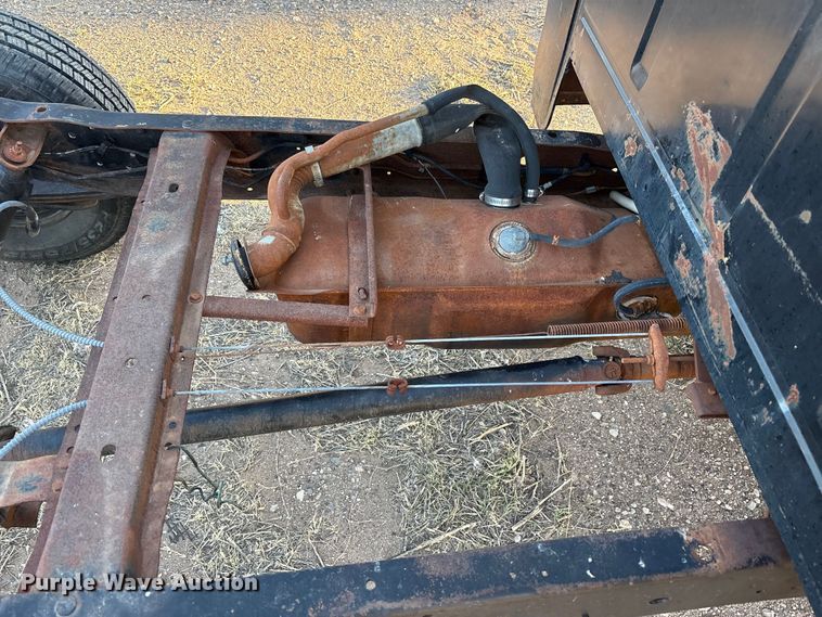 image for item FC2157 1975 Ford F100 pickup truck cab and chassis