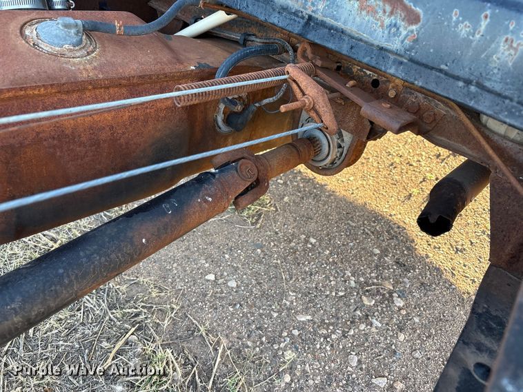 image for item FC2157 1975 Ford F100 pickup truck cab and chassis