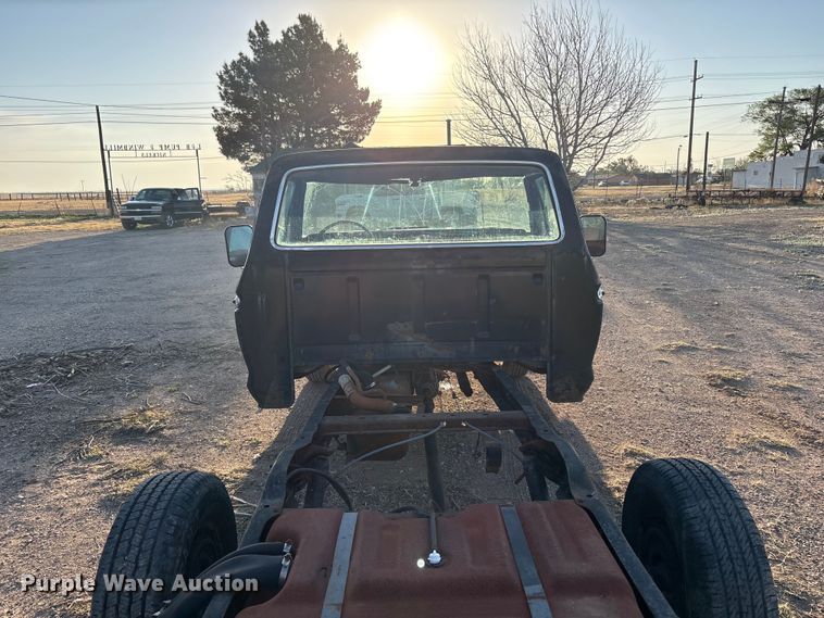 image for item FC2157 1975 Ford F100 pickup truck cab and chassis