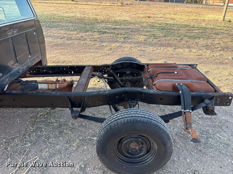 image for item FC2157 1975 Ford F100 pickup truck cab and chassis