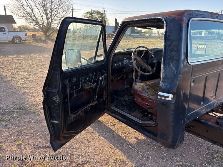 image for item FC2157 1975 Ford F100 pickup truck cab and chassis
