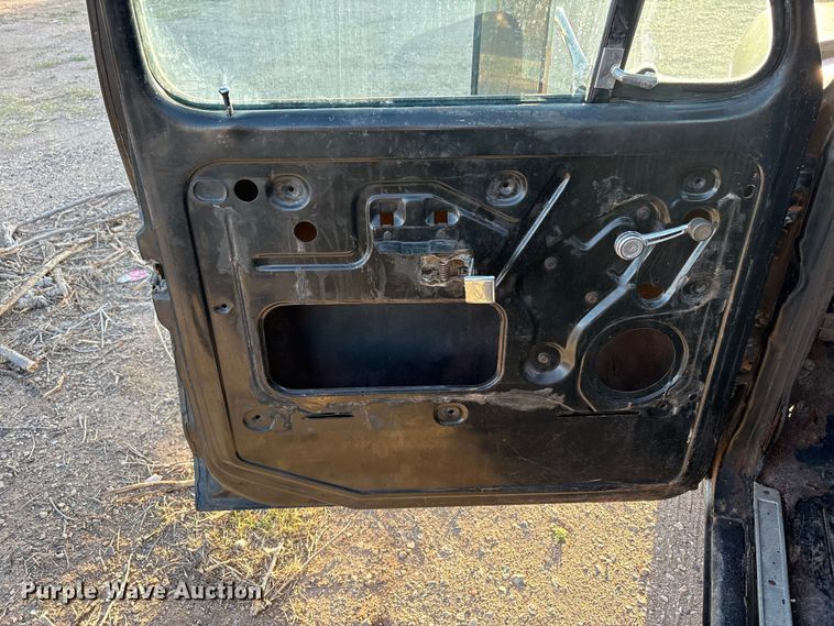 image for item FC2157 1975 Ford F100 pickup truck cab and chassis