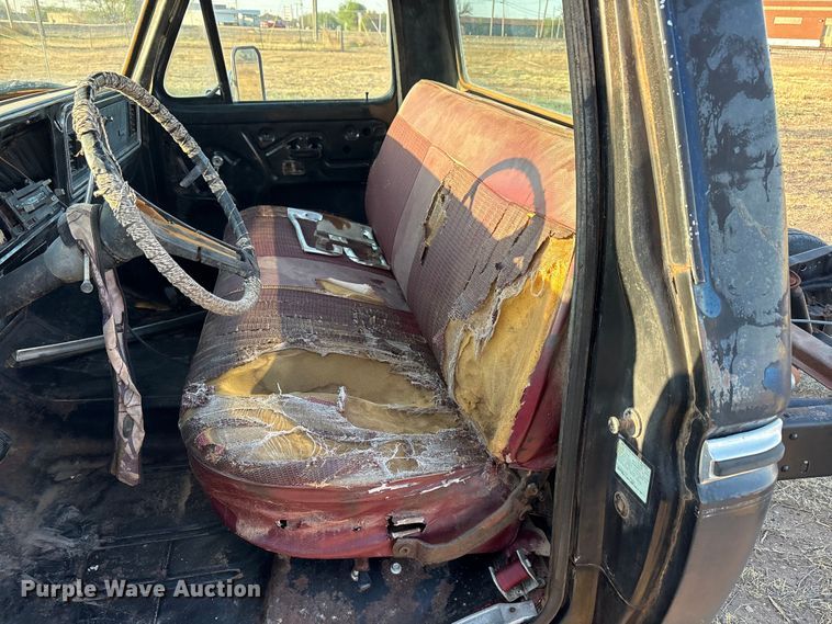 image for item FC2157 1975 Ford F100 pickup truck cab and chassis