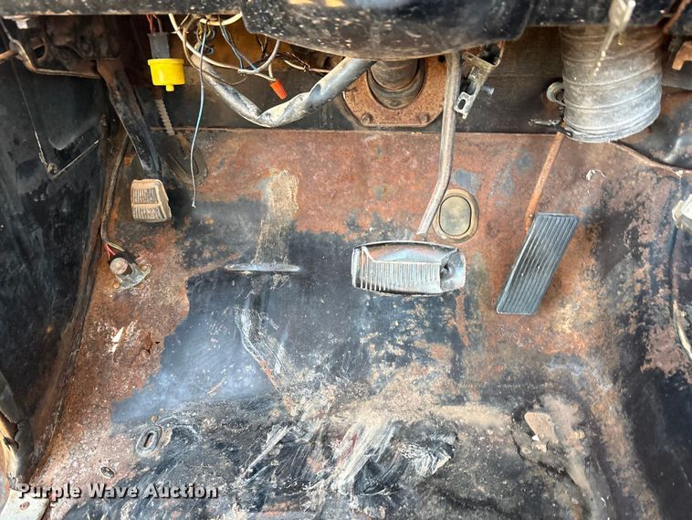 image for item FC2157 1975 Ford F100 pickup truck cab and chassis