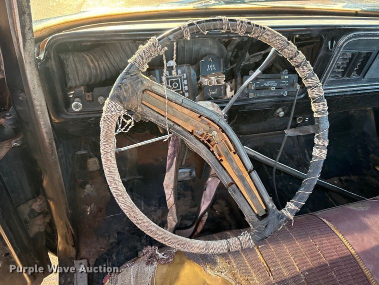 image for item FC2157 1975 Ford F100 pickup truck cab and chassis