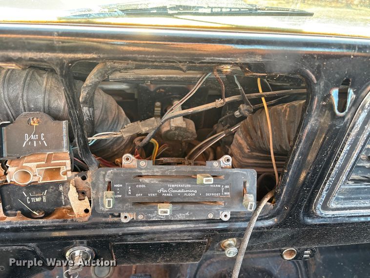 image for item FC2157 1975 Ford F100 pickup truck cab and chassis