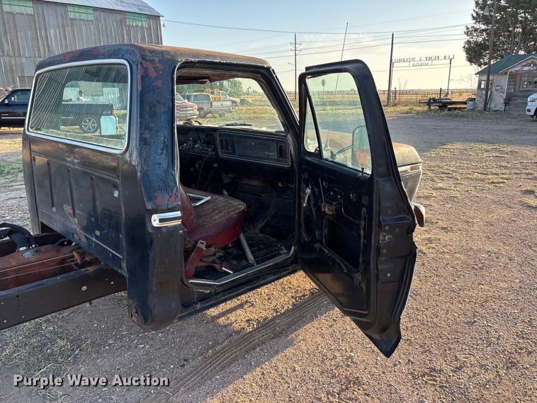image for item FC2157 1975 Ford F100 pickup truck cab and chassis