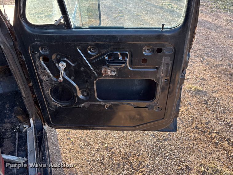 image for item FC2157 1975 Ford F100 pickup truck cab and chassis