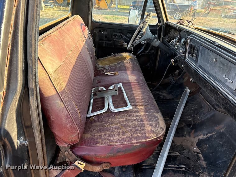 image for item FC2157 1975 Ford F100 pickup truck cab and chassis