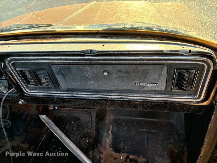 image for item FC2157 1975 Ford F100 pickup truck cab and chassis