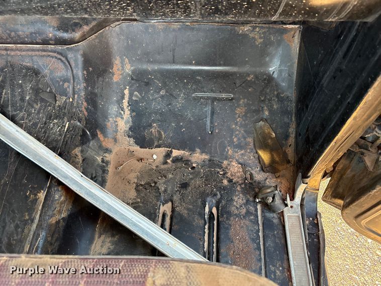 image for item FC2157 1975 Ford F100 pickup truck cab and chassis