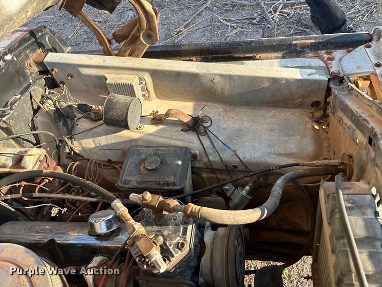 image for item FC2157 1975 Ford F100 pickup truck cab and chassis