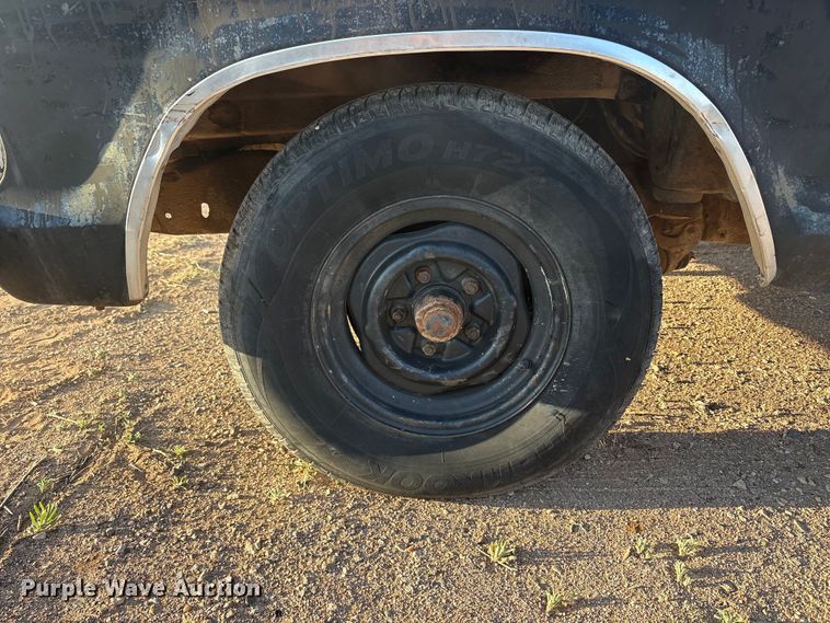 image for item FC2157 1975 Ford F100 pickup truck cab and chassis