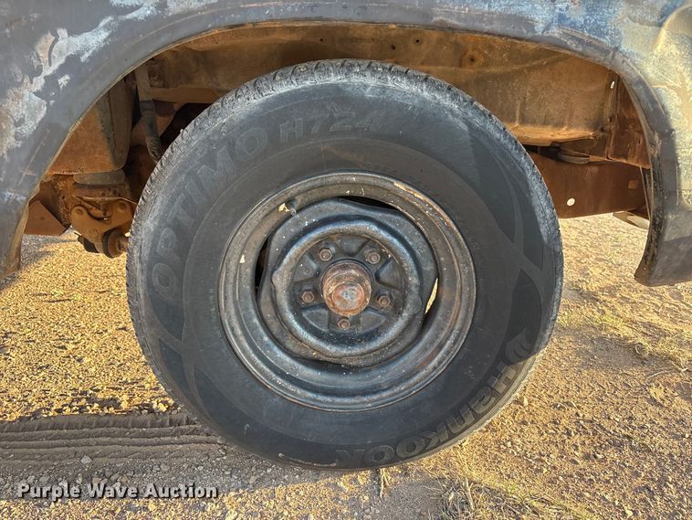 image for item FC2157 1975 Ford F100 pickup truck cab and chassis