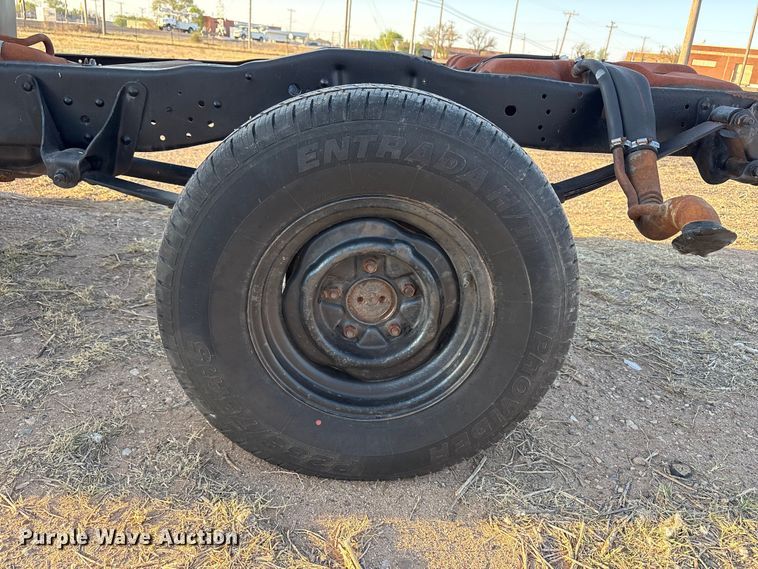 image for item FC2157 1975 Ford F100 pickup truck cab and chassis