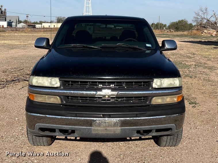 image for item FC2161 2002 Chevrolet Silverado 1500 Ext. Cab pickup truck