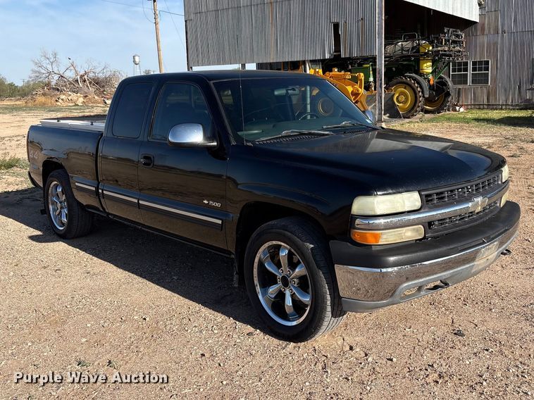 image for item FC2161 2002 Chevrolet Silverado 1500 Ext. Cab pickup truck