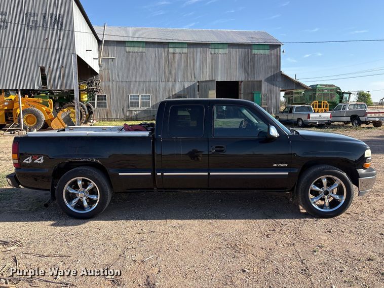 image for item FC2161 2002 Chevrolet Silverado 1500 Ext. Cab pickup truck