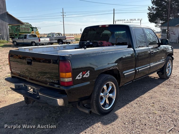 image for item FC2161 2002 Chevrolet Silverado 1500 Ext. Cab pickup truck