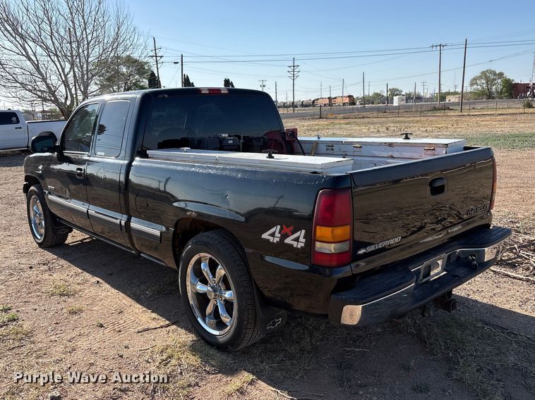 image for item FC2161 2002 Chevrolet Silverado 1500 Ext. Cab pickup truck