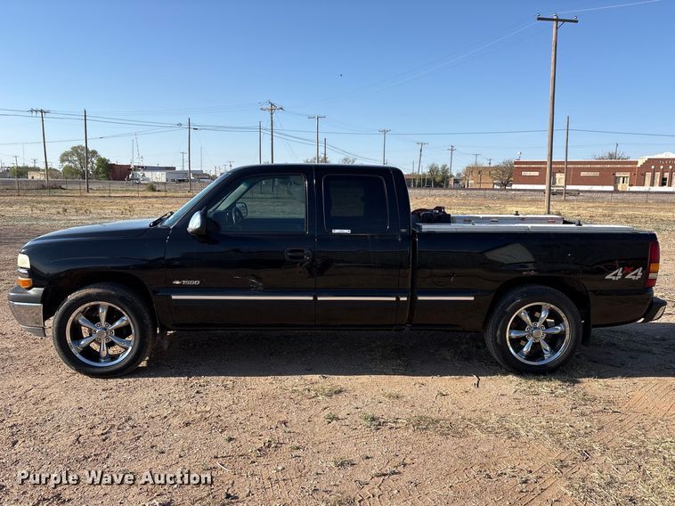 image for item FC2161 2002 Chevrolet Silverado 1500 Ext. Cab pickup truck