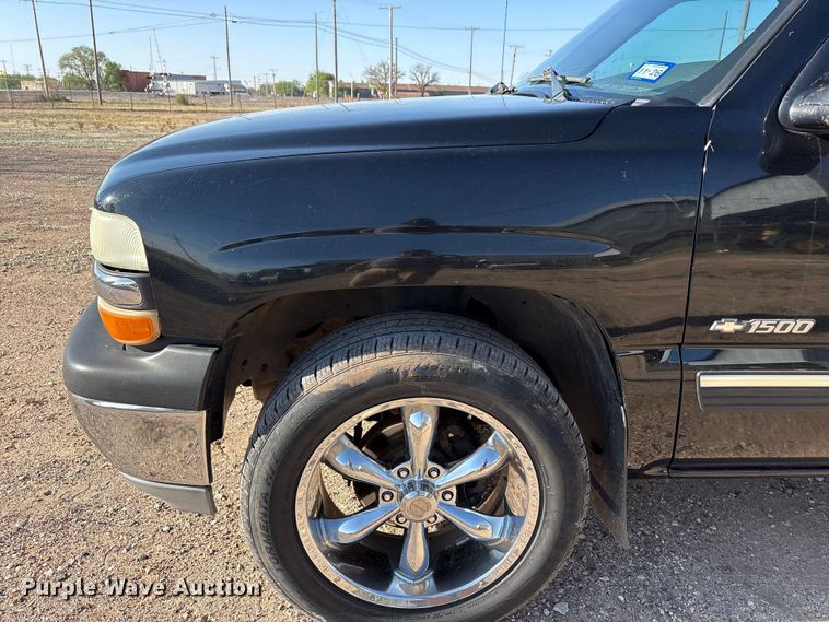 image for item FC2161 2002 Chevrolet Silverado 1500 Ext. Cab pickup truck