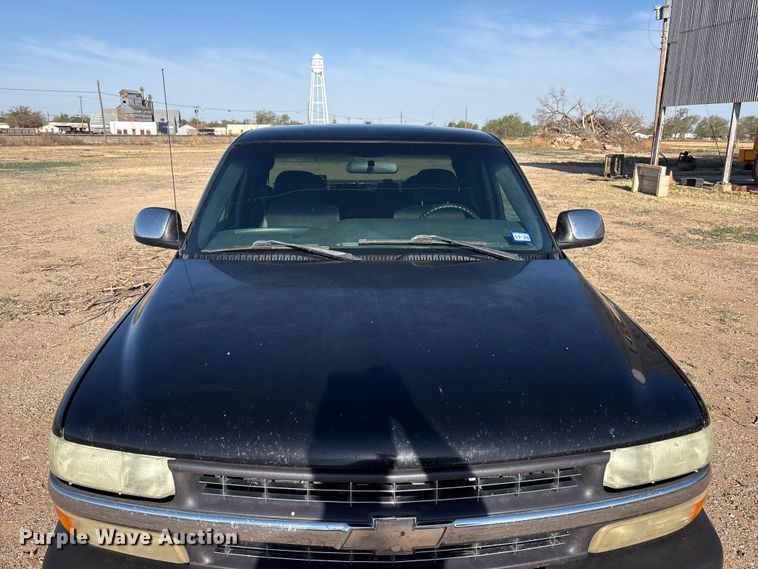 image for item FC2161 2002 Chevrolet Silverado 1500 Ext. Cab pickup truck