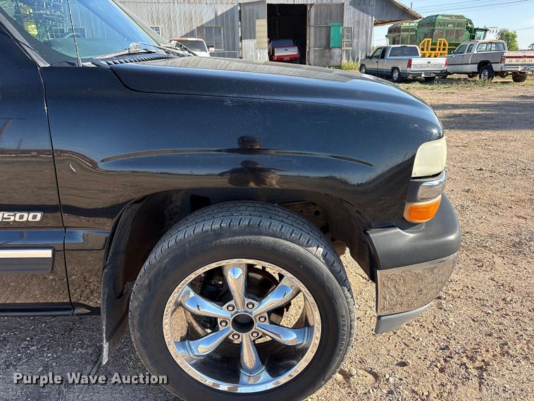 image for item FC2161 2002 Chevrolet Silverado 1500 Ext. Cab pickup truck