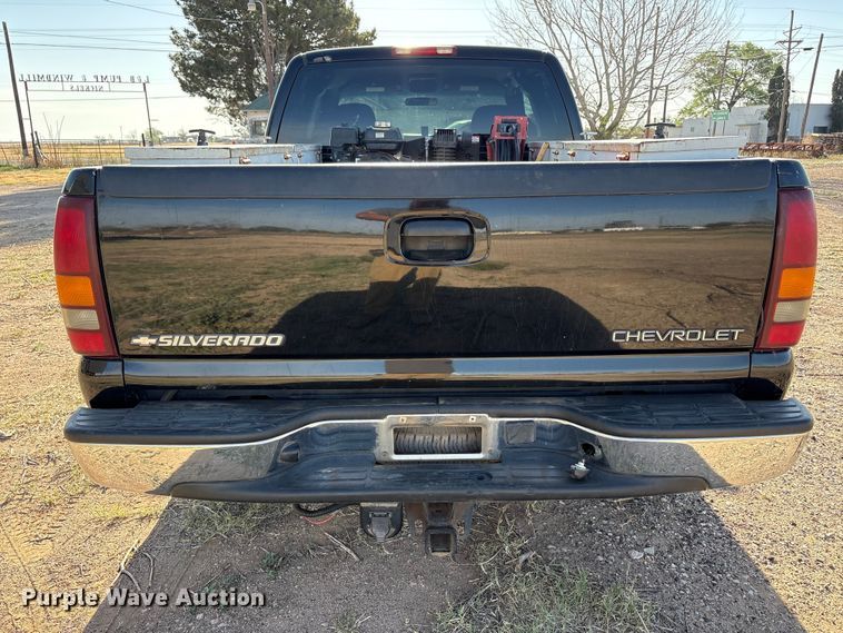 image for item FC2161 2002 Chevrolet Silverado 1500 Ext. Cab pickup truck