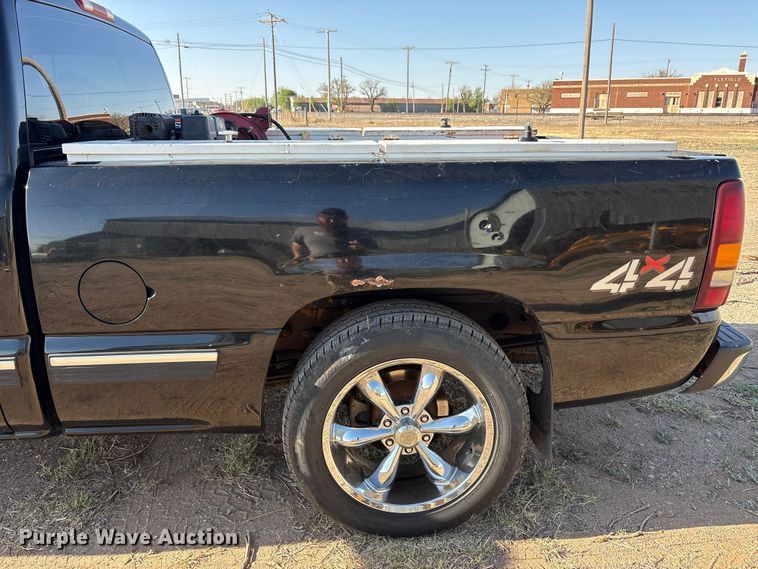 image for item FC2161 2002 Chevrolet Silverado 1500 Ext. Cab pickup truck