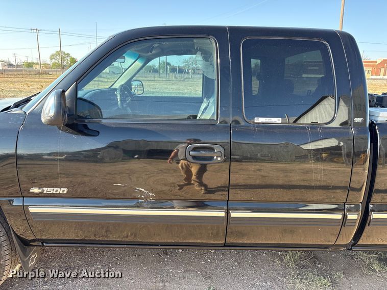 image for item FC2161 2002 Chevrolet Silverado 1500 Ext. Cab pickup truck