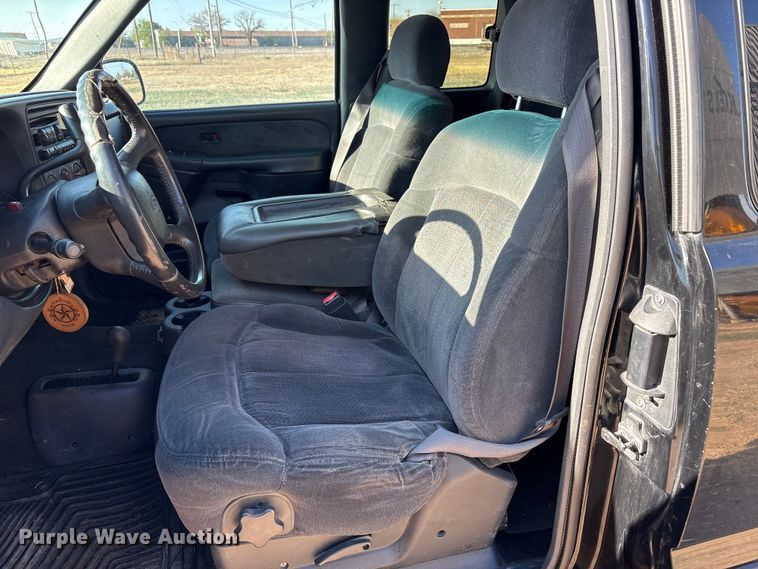 image for item FC2161 2002 Chevrolet Silverado 1500 Ext. Cab pickup truck