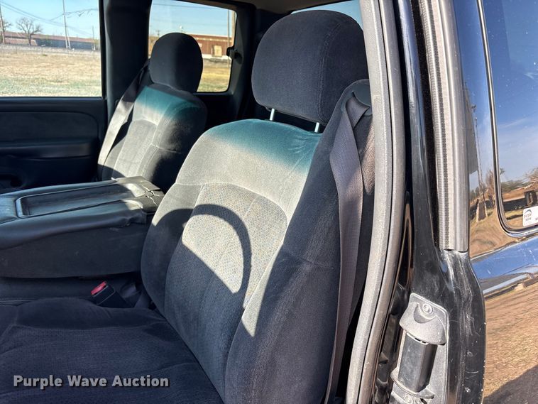 image for item FC2161 2002 Chevrolet Silverado 1500 Ext. Cab pickup truck