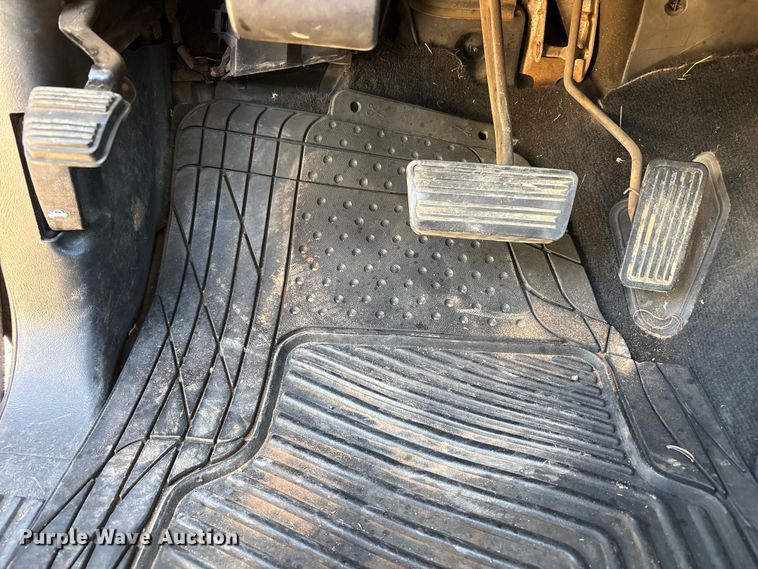 image for item FC2161 2002 Chevrolet Silverado 1500 Ext. Cab pickup truck