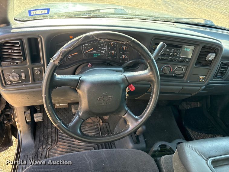 image for item FC2161 2002 Chevrolet Silverado 1500 Ext. Cab pickup truck