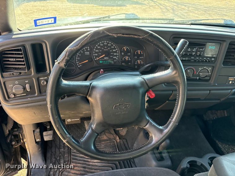 image for item FC2161 2002 Chevrolet Silverado 1500 Ext. Cab pickup truck