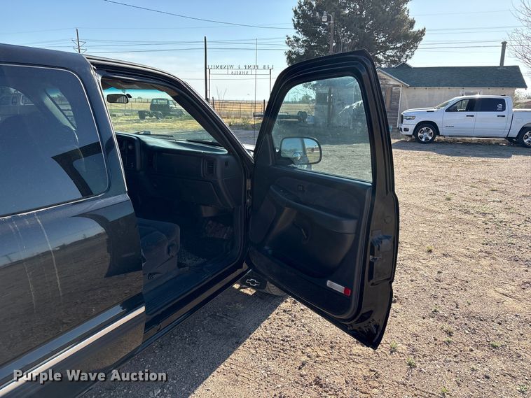 image for item FC2161 2002 Chevrolet Silverado 1500 Ext. Cab pickup truck