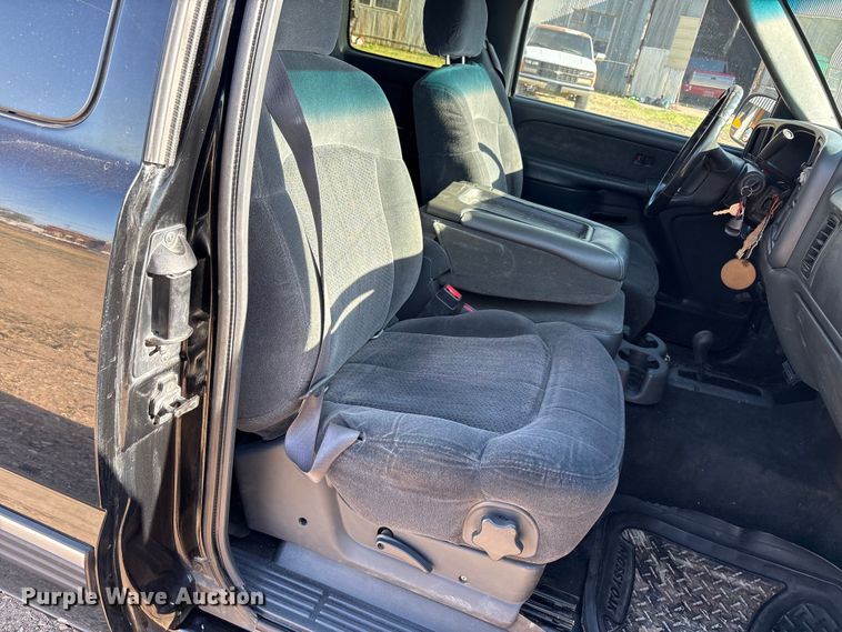 image for item FC2161 2002 Chevrolet Silverado 1500 Ext. Cab pickup truck