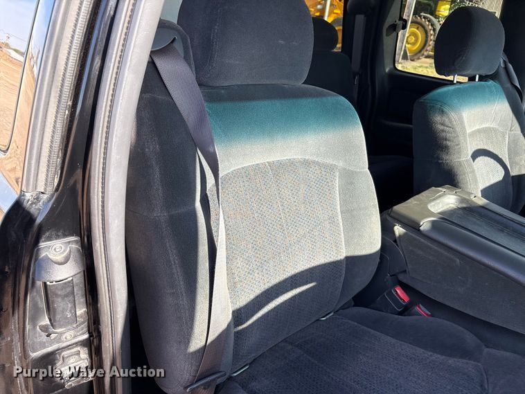 image for item FC2161 2002 Chevrolet Silverado 1500 Ext. Cab pickup truck