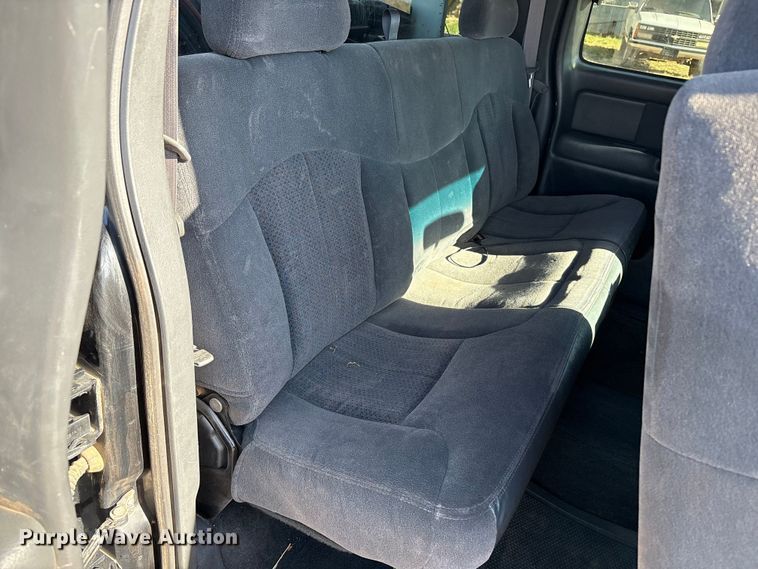 image for item FC2161 2002 Chevrolet Silverado 1500 Ext. Cab pickup truck