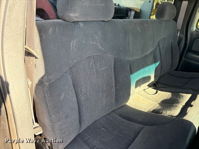 image for item FC2161 2002 Chevrolet Silverado 1500 Ext. Cab pickup truck