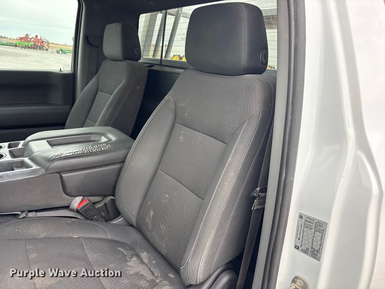 image for item FC2201 2020 Chevrolet Silverado 1500 pickup truck