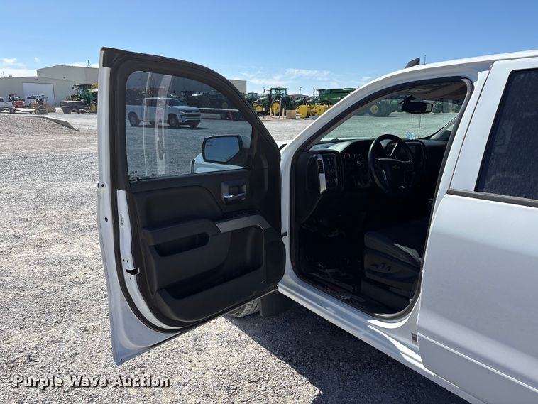 image for item FC2203 2018 Chevrolet Silverado 1500 Crew Cab pickup truck