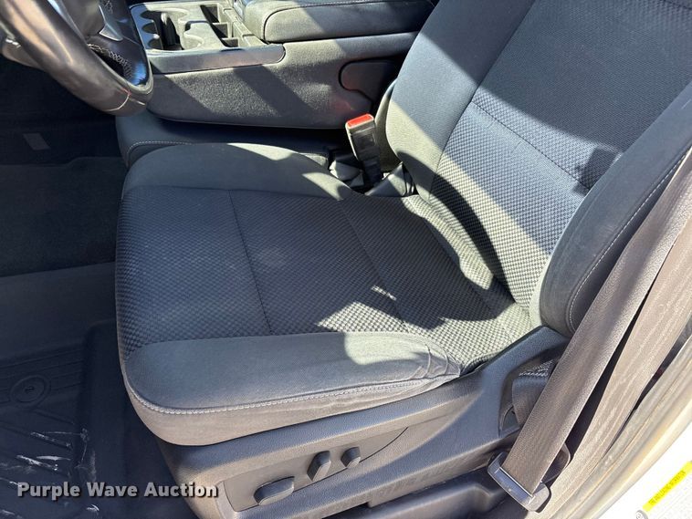 image for item FC2203 2018 Chevrolet Silverado 1500 Crew Cab pickup truck